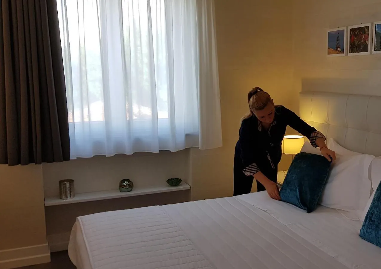 Hotel Villa Flora Relais Caltanissetta 4*,